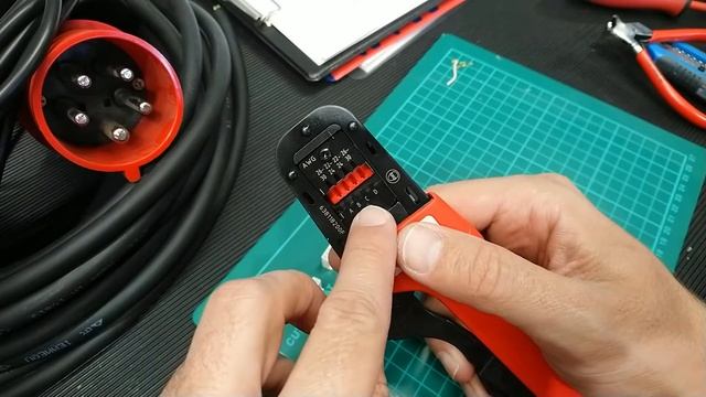 Wire to Board Connector Terminal Crimping and Insertion смотреть онлайн