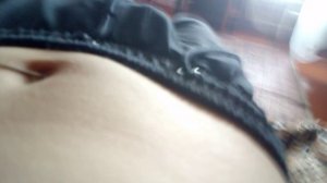 тыкаю пупок иголкой