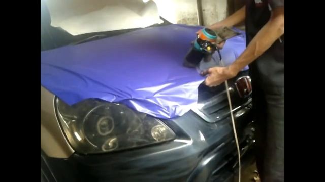 How to wrap a Vinyl car engine cover with Oracal 651 - HONDA CRV смотреть онлайн