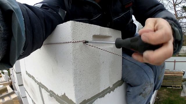 Грамотный натяг НИТКИ при кладке газоблока или установке контробрешётки. смотреть онлайн