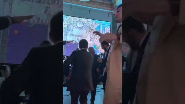 Isroil Madrimov Mazza Qib O’ynadi! Murodjon Ahmadaliev Toyi смотреть онлайн