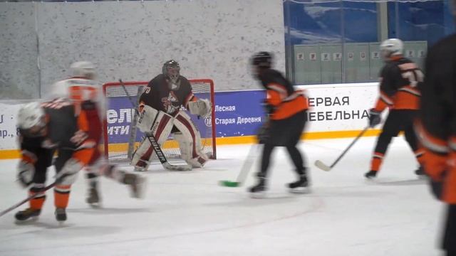 Дружеской ничьей завершились встречи между командами «Х-ТЭК» и «КВС» смотреть онлайн