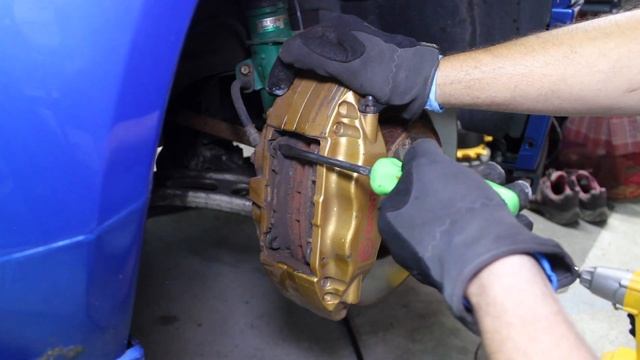 Subaru WRX STi Brake pad swap change How-to DIY with needle nose pliers смотреть онлайн