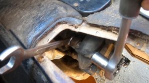 Нива супер быстрое снятия старой муфты с крестовиной с коробки. Замена промвала