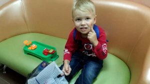 Лечение молочных зубов Ребенок первый раз у СТОМАТОЛОГА!!!