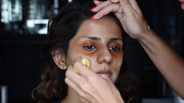 Как убрать темные круги под глазами при помощи оранжевого консилера/как скрыть угри. Выпуск77. 0+ смотреть онлайн