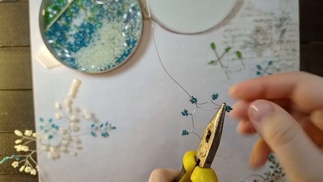 Как сделать простое украшение из бисера / How to make a simple beaded jewelry смотреть онлайн