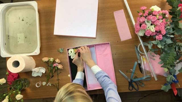 Как собрать коробочку с цветами и клубникой в шоколаде своими руками // Мастер-класс Букет Винегрет смотреть онлайн