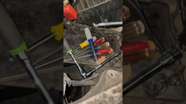 2000 Toyota Camry 100 AMP Main Buss Fuse Replacement смотреть онлайн