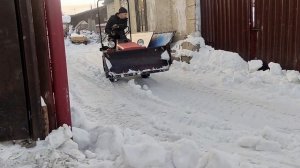 Краткий обзор трактора МТЗ-132Н и процесс уборки снега с его помощью