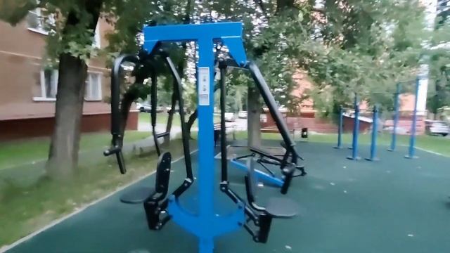 спортивная площадка во дворе смотреть онлайн