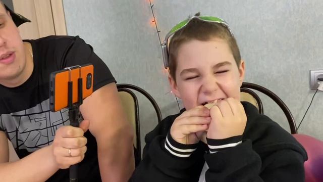 ОТКУСИ, ЛИЗНИ или НИЧЕГО / ПРОБУЕМ ЗЕМЛЮ смотреть онлайн