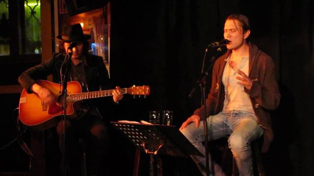 Use Somebody - Vesku & Merti смотреть онлайн