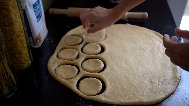 Пончики с заварным кремом | Donuts with Vanilla Pastry Cream смотреть онлайн