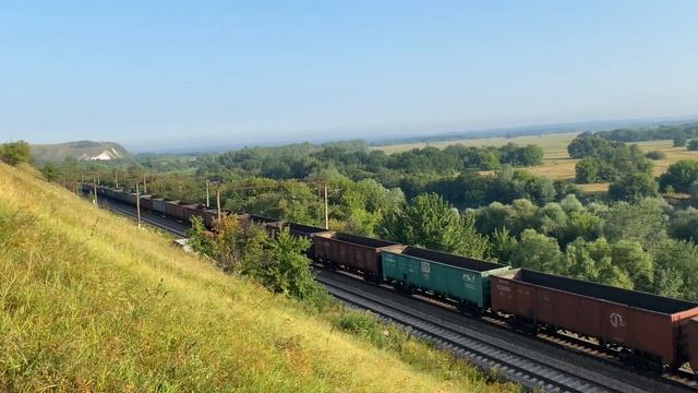 Электровоз ВЛ80с-959 с грузовым поездом, меловые горы ШАТРИЩЕ