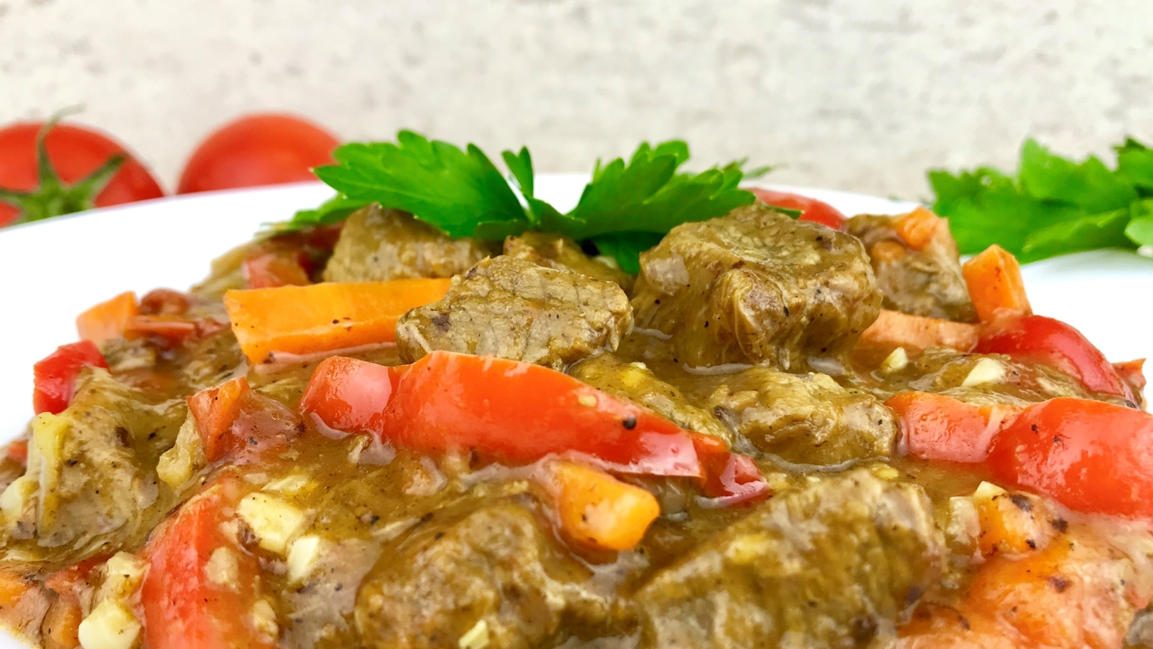 Вкусный гуляш из говядины. Мой домашний рецепт .mp4 смотреть онлайн