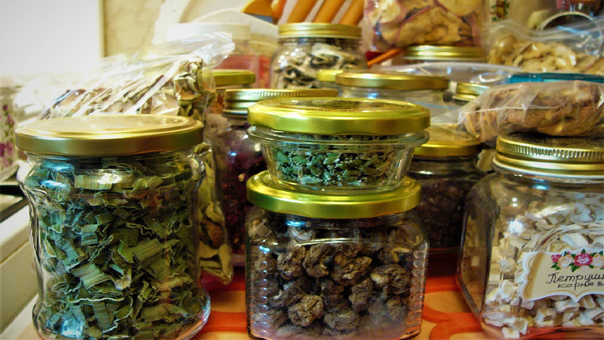 Моя сушеная зелень, белые коренья, грибы и корнеплоды. смотреть онлайн