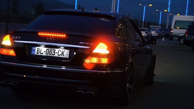 Mercedes Benz W211 - E 63 AMG & E 55 AMG смотреть онлайн