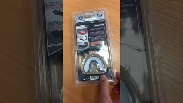 Капа боксерская Venum Predator Black/White смотреть онлайн