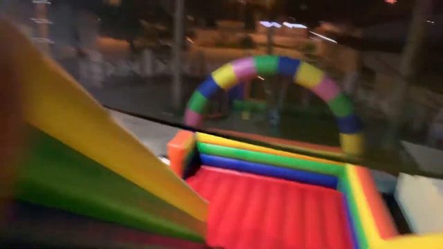 Приехал с сестрой и с другом на батуты) здорова было