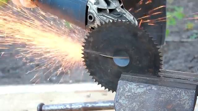 Bright Idea With a Drill And an Old Saw! смотреть онлайн