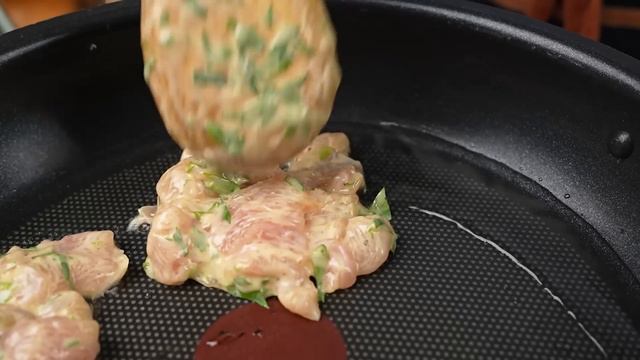 Ich habe dieses Geheimnis in einem Restaurant erfahren! Saftiges Hähnchen in nur wenigen Minuten смотреть онлайн