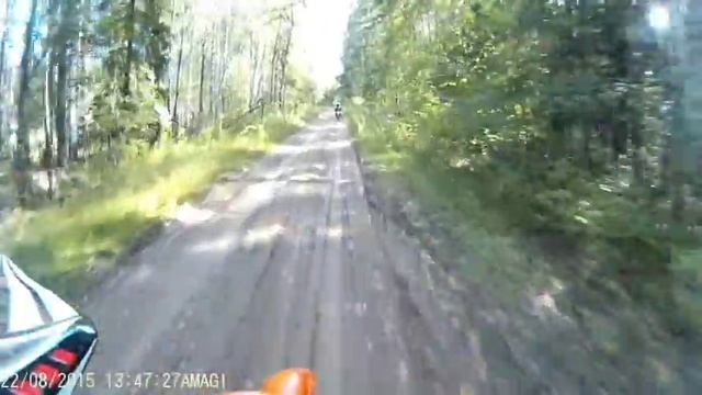 Патрон Амаги и Хонда ХР 250 бродят по лесу. смотреть онлайн