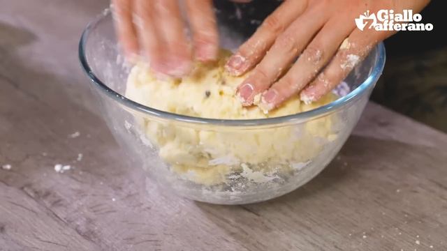 SBRICIOLATA DI PATATE SAPORITA con pancetta e mozzarella! смотреть онлайн