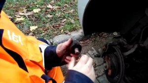 Весёлая замена шаровой на Рено Симбол 2004 года у магазина запчастей