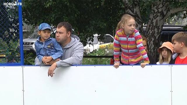 Сергей Бобровский побывал на открытии спортивной площадки в Новокузнецке смотреть онлайн