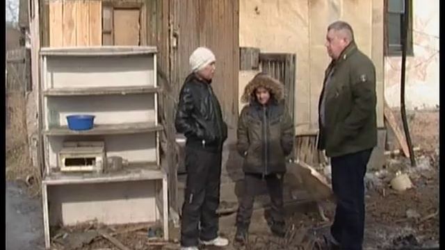 Остались без крыши над головой. Многодетную мать с семью детьми выгнали на улицу смотреть онлайн