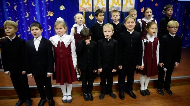 У мамочки любимой, у мамочки моей... исполняют учащиеся 2 класса смотреть онлайн