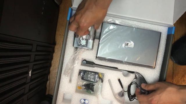 사사의 NEBOX 215. 젠하이저의 XSW1-908 XS WIRLESS SET (핀마이크/무선/와이어레스/Sennheiser/Electronic) смотреть онлайн