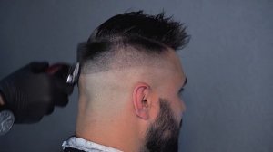 Как научиться делать плавный переход в мужской стрижке / Fade