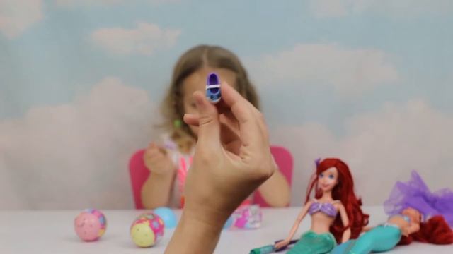Распакуем куклу Принцесса Ариэль Дисней для купания и яйца Шопкинс Princess Ariel and Shopkins Eggs смотреть онлайн