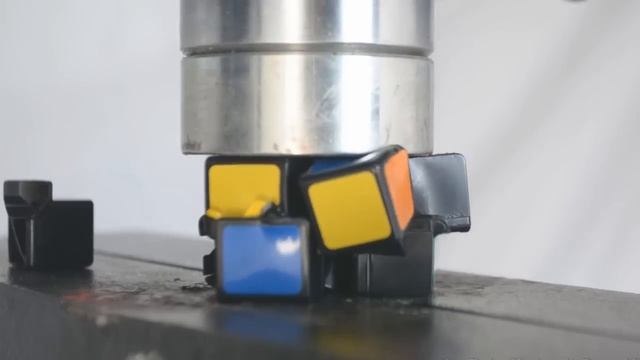 Гидравлический пресс 200т vs Кубик Рубика смотреть онлайн