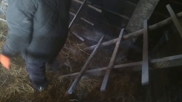 В КУРЯТНИКЕ ВСЕГДА СУХО. УТКИ НЕ РАСПЛЁСКИВАЮТ ВОДУ смотреть онлайн