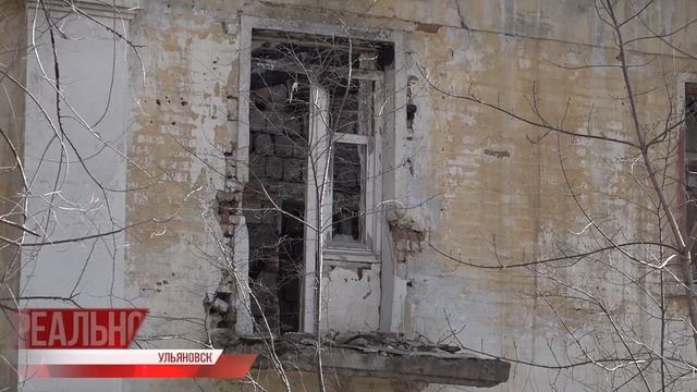 Заброшенный дом - угроза району. Крыша рухнула, никого не убив смотреть онлайн