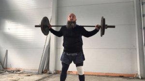 Приседание со штангой .80 кг на 55 повторений