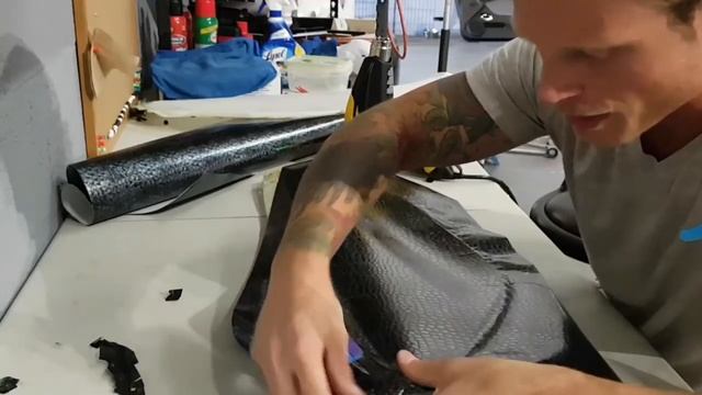 Snakeskin vinyl wrap interior door panel. Vinyl wrapping an interior. By @ckwraps смотреть онлайн