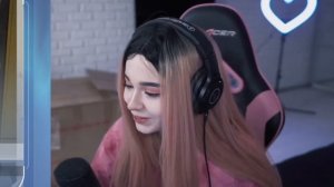 Юечка пердит на стриме