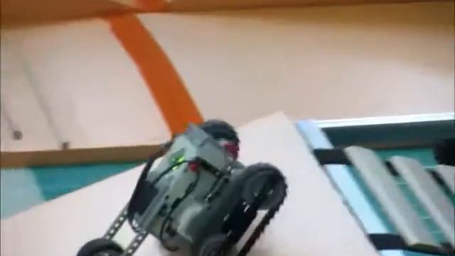 Робот Lego Mindstorms EV3 проходит полосу препятствий Полигон смотреть онлайн