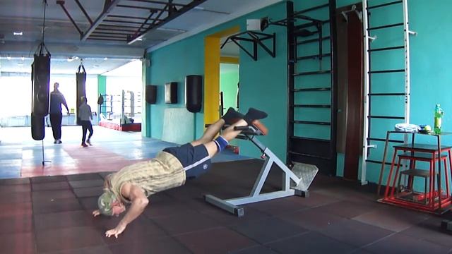 Отжимания на пальцах (правильные) под углом, вниз головой - 3 смотреть онлайн