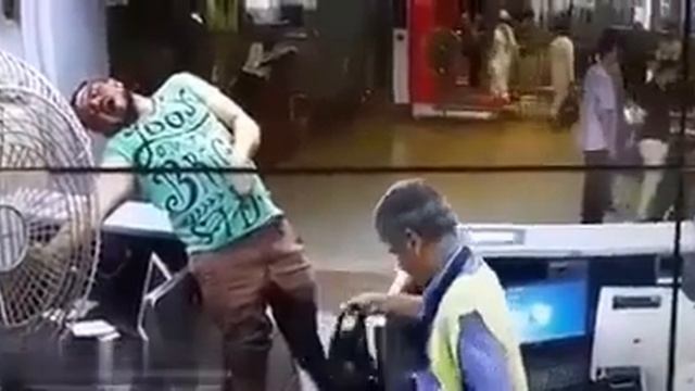 Удар током, жуткое зрелище