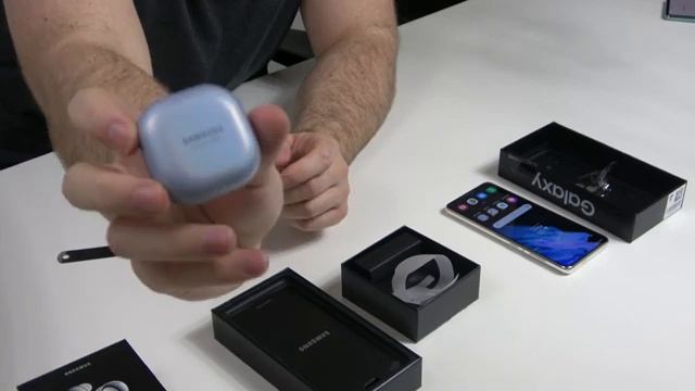 Samsung Galaxy S21 and Galaxy Buds Pro Unboxing смотреть онлайн