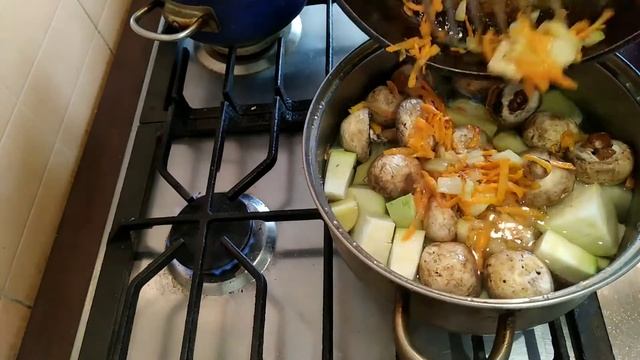 бархатный супчик с грибами из кабачка