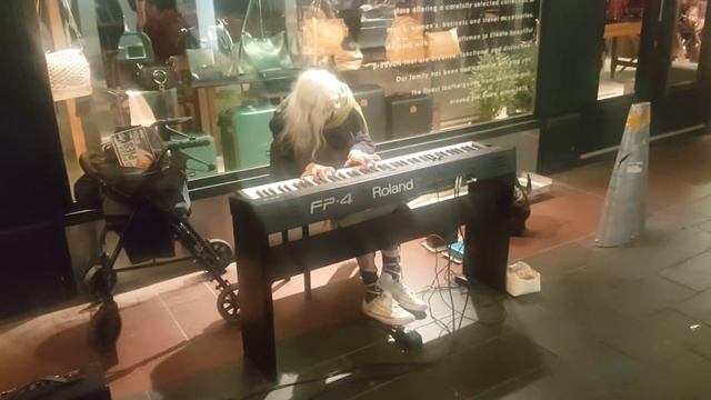 "Love Theme from Romeo and Juliet" A Time for Us - Street Pianist Natalie Trayling смотреть онлайн