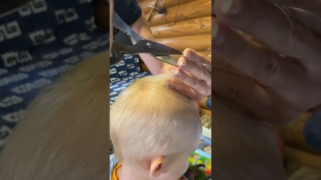 Ура))Удалось подстричь челку ребёнку ??? смотреть онлайн