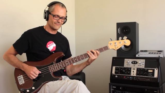 L374 Rock bass with MXR Bass Overdrive, how to play bass смотреть онлайн