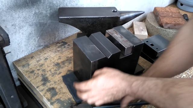 Blacksmithing - anvil base update, making "U" brackets, some tips смотреть онлайн